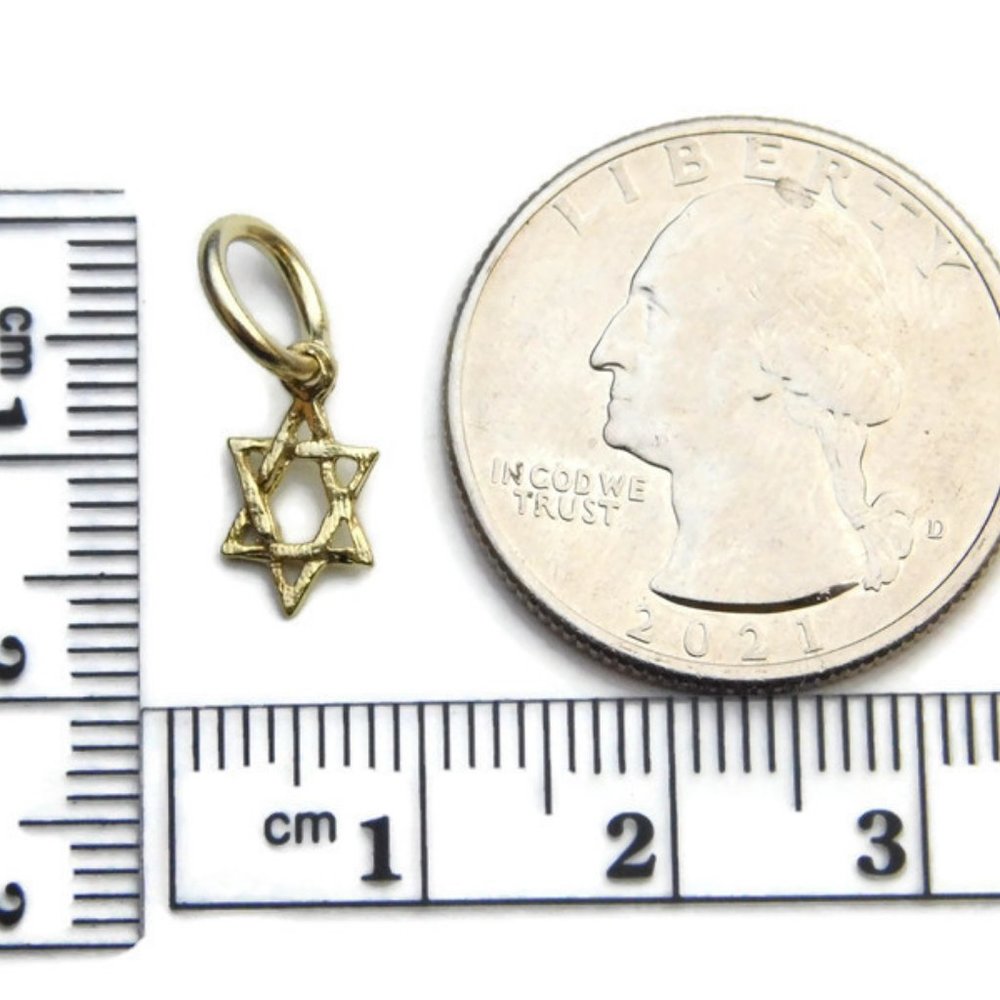 Star of David Tiny 14k Yellow Gold Charm pendant - Picture 4 of 4
